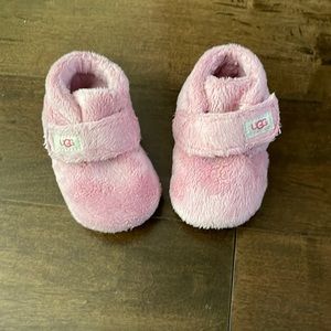 Like new, pink UGG bixbie baby booties